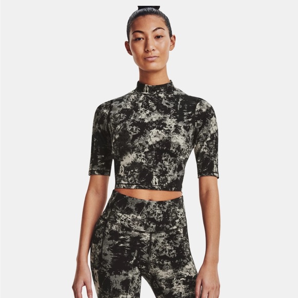 Under Armour Tops - Under Armour Printed Crop Shirt New